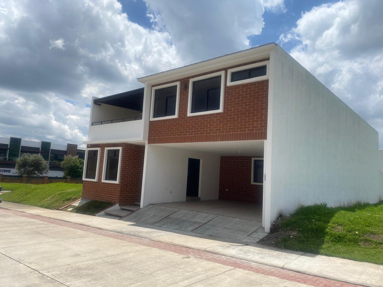 Vivienda La Esperanza - Jardín y pérgola